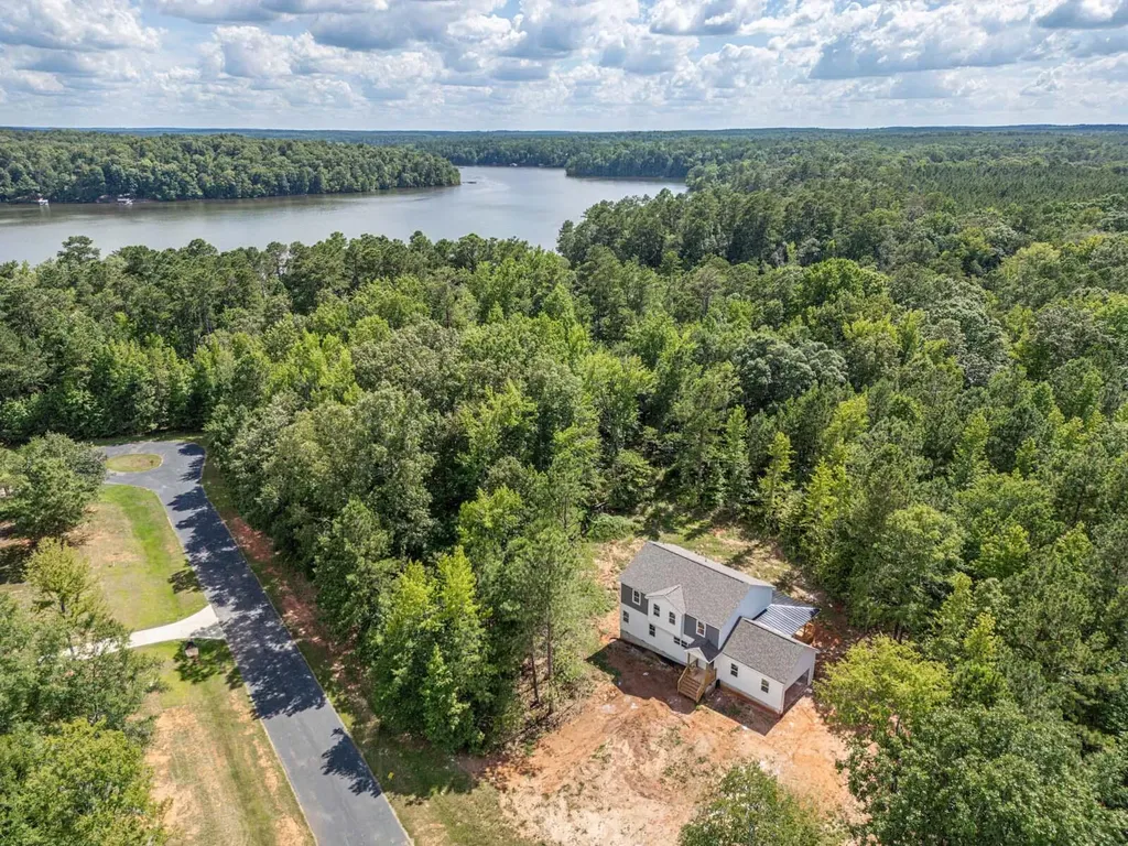 1021 S Pointe Court Tignall GA 30668