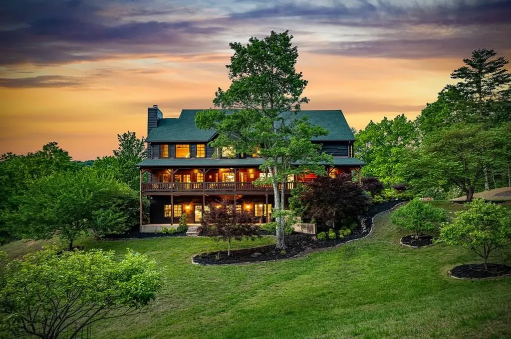 2007 Pine Log Church Road Brasstown NC 28902
