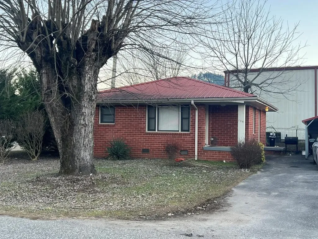 44 Laura Street Robbinsville NC 28771