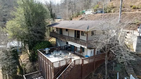 238 Lakeview Drive Stecoah NC 28702