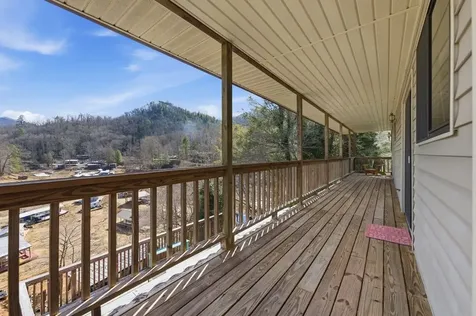 238 Lakeview Drive Stecoah NC 28702