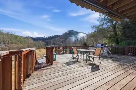 238 Lakeview Drive Stecoah NC 28702