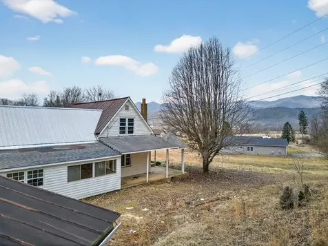 1917 Fairview Road Andrews NC 28901