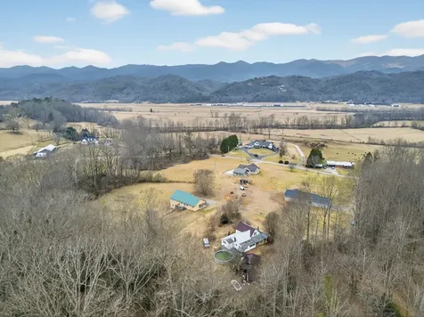1917 Fairview Road Andrews NC 28901