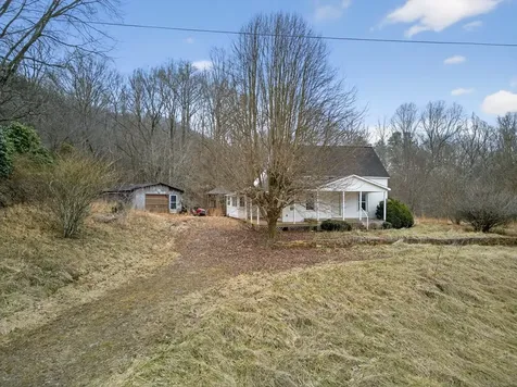 1917 Fairview Road Andrews NC 28901