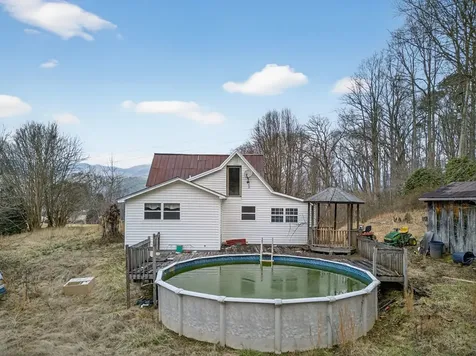 1917 Fairview Road Andrews NC 28901