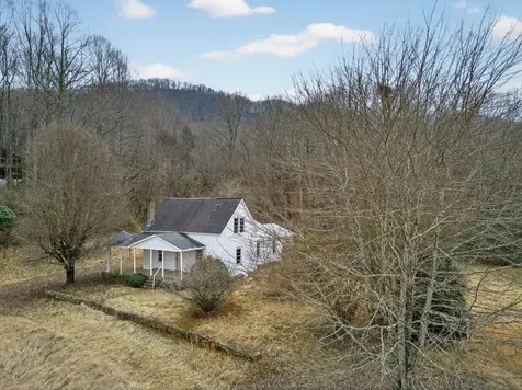 1917 Fairview Road Andrews NC 28901