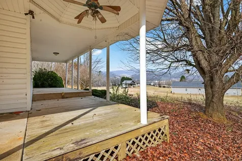 1917 Fairview Road Andrews NC 28901