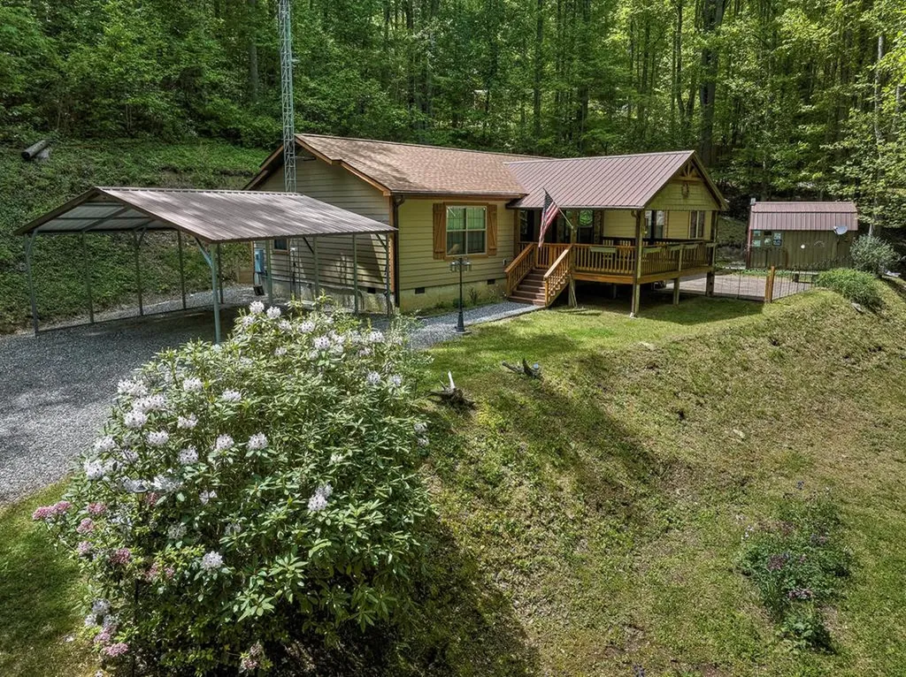 390 Camp Branch Whittier NC 28789