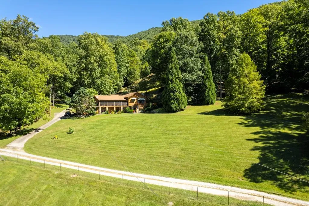 1620 E Buffalo Road Robbinsville NC 28771