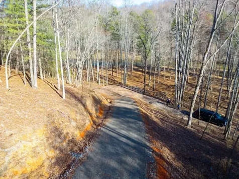 16.08 River Run Way Hayesville NC 28904