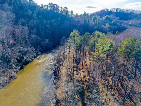 16.08 River Run Way Hayesville NC 28904