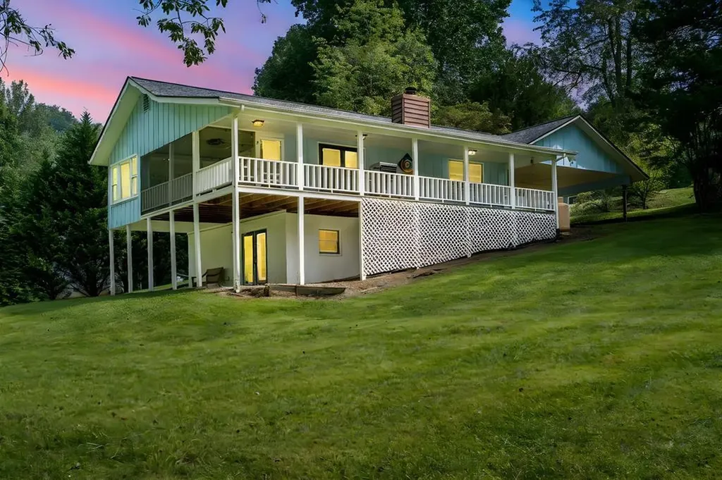 55 Chatuge Hills Drive Hayesville NC 28904