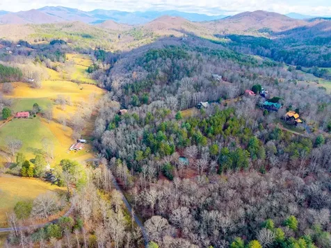 488 Smith Road Brasstown NC 28902