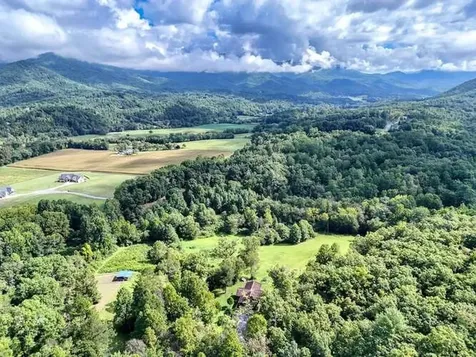 147 Sawyer Cove Road Hayesville NC 28904