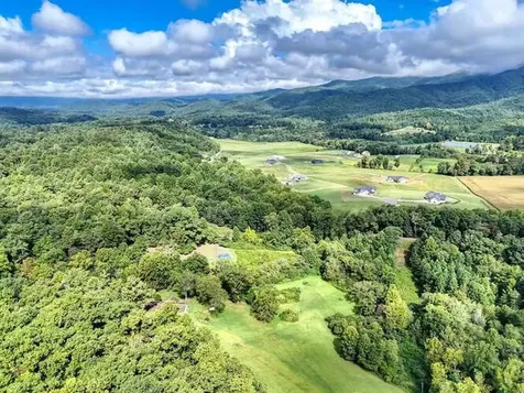 147 Sawyer Cove Road Hayesville NC 28904