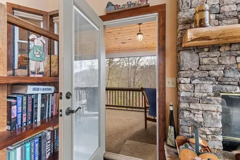 1530 Mason Way Brasstown NC 28902