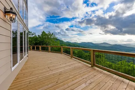 1530 Mason Way Brasstown NC 28902