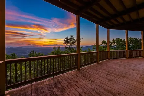1530 Mason Way Brasstown NC 28902