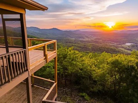 1530 Mason Way Brasstown NC 28902
