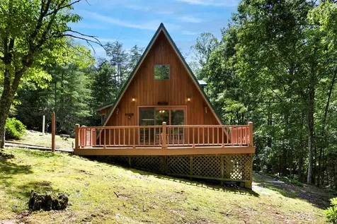 263 Wells Road Brasstown NC 28902