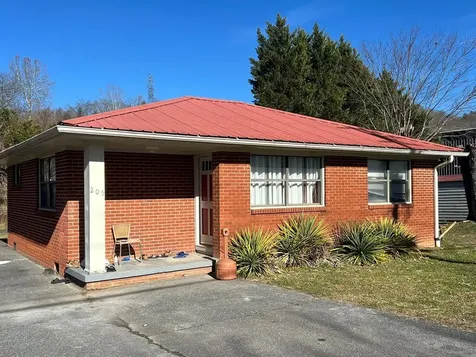 51 Laura Street Robbinsville NC 28771
