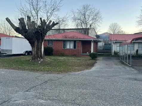 34 Laura Street Robbinsville NC 28771
