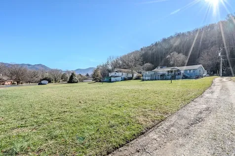 385 Aquone Andrews NC 28901