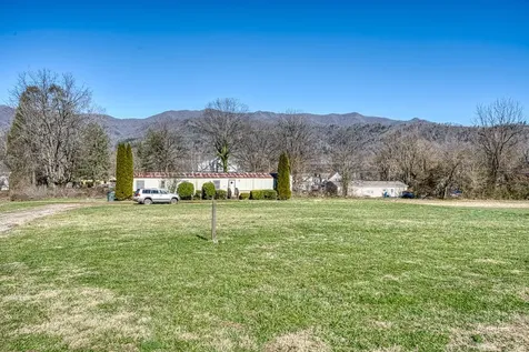 385 Aquone Andrews NC 28901