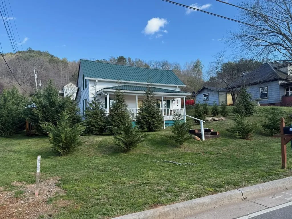 215 Bristol Avenue Andrews NC 28901