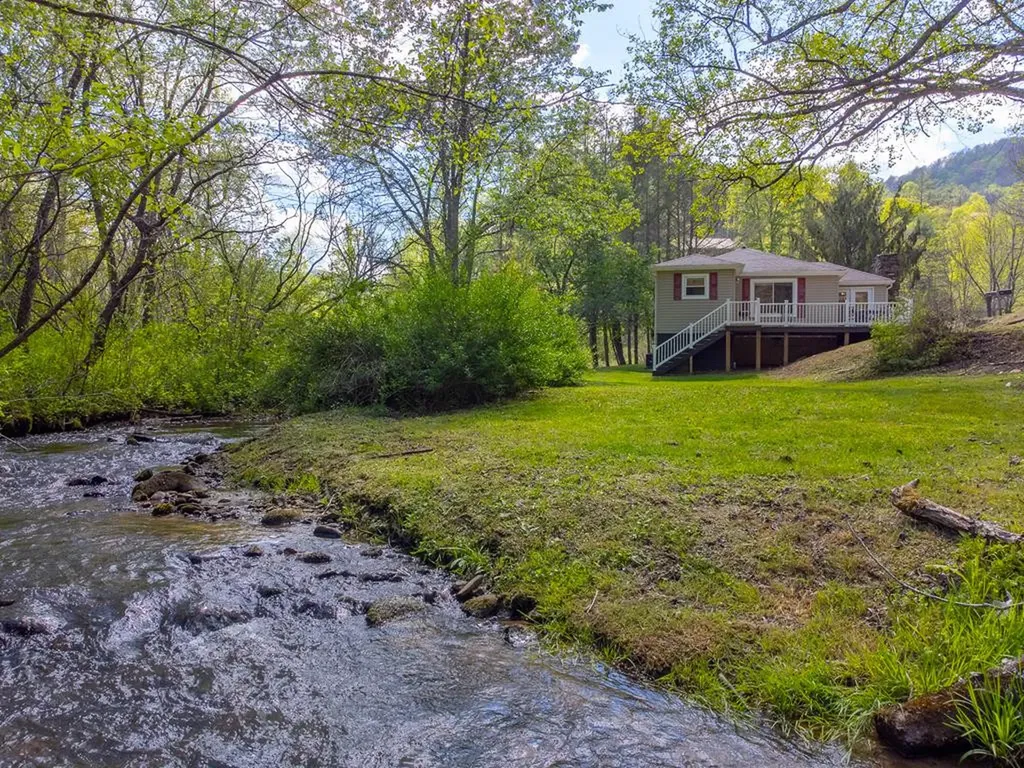 1303 Atoah Road Robbinsville NC 28771