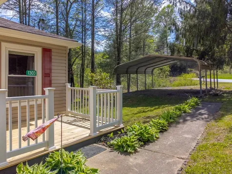 1303 Atoah Road Robbinsville NC 28771