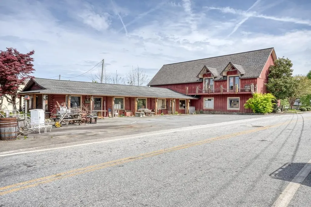 46 N Main Street Hiawassee GA 30546