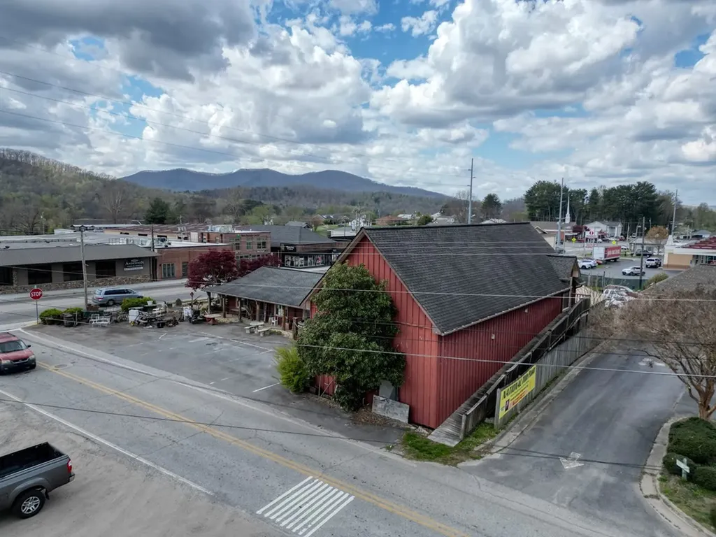 46 N Main Street Hiawassee GA 30546