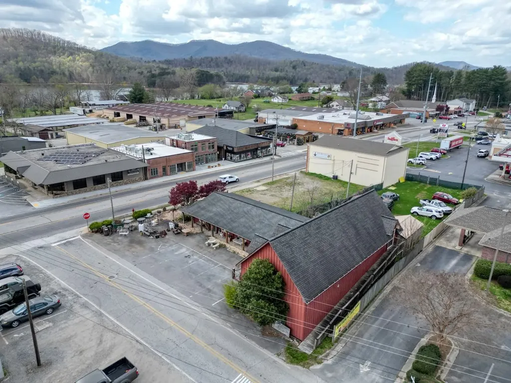 46 N Main Street Hiawassee GA 30546