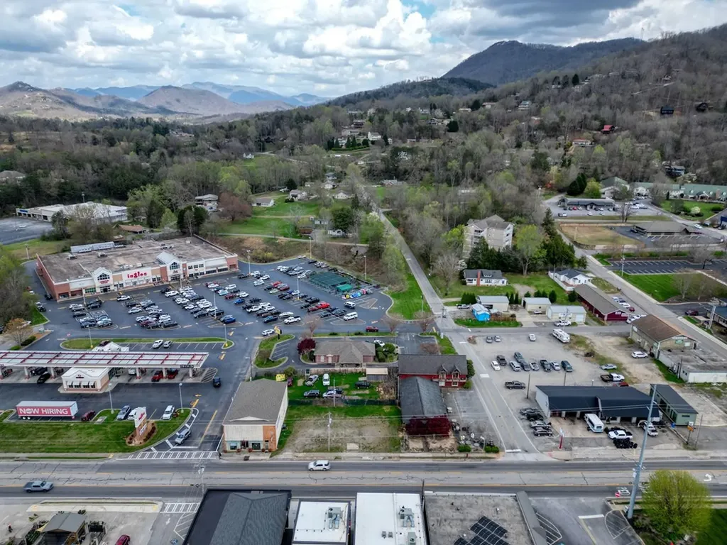 46 N Main Street Hiawassee GA 30546