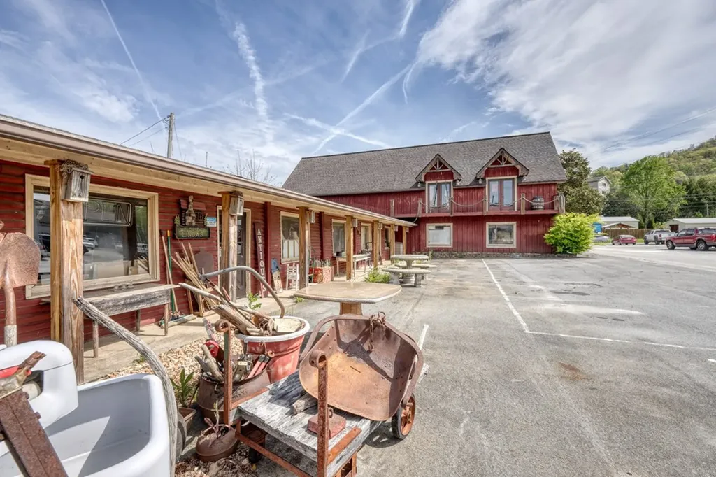 46 N Main Street Hiawassee GA 30546