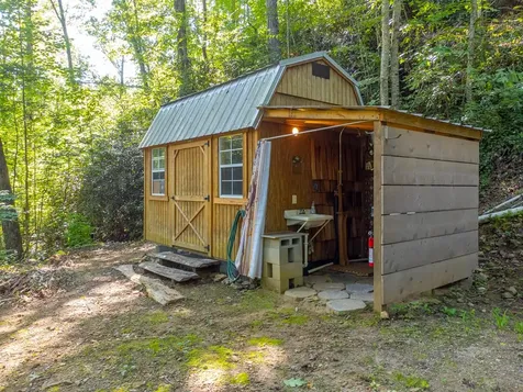 283 Briggs Cove Road Robbinsville NC 28771