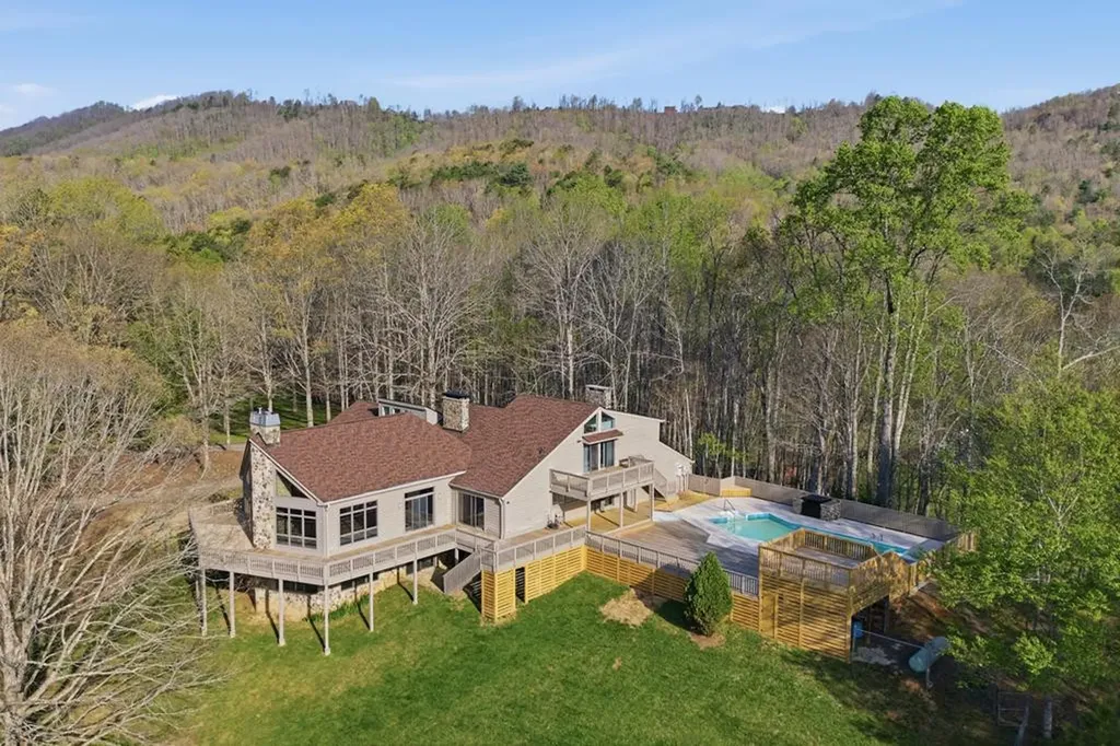 Brasstown NC 28902