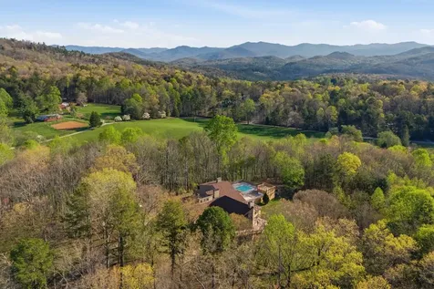 Brasstown NC 28902
