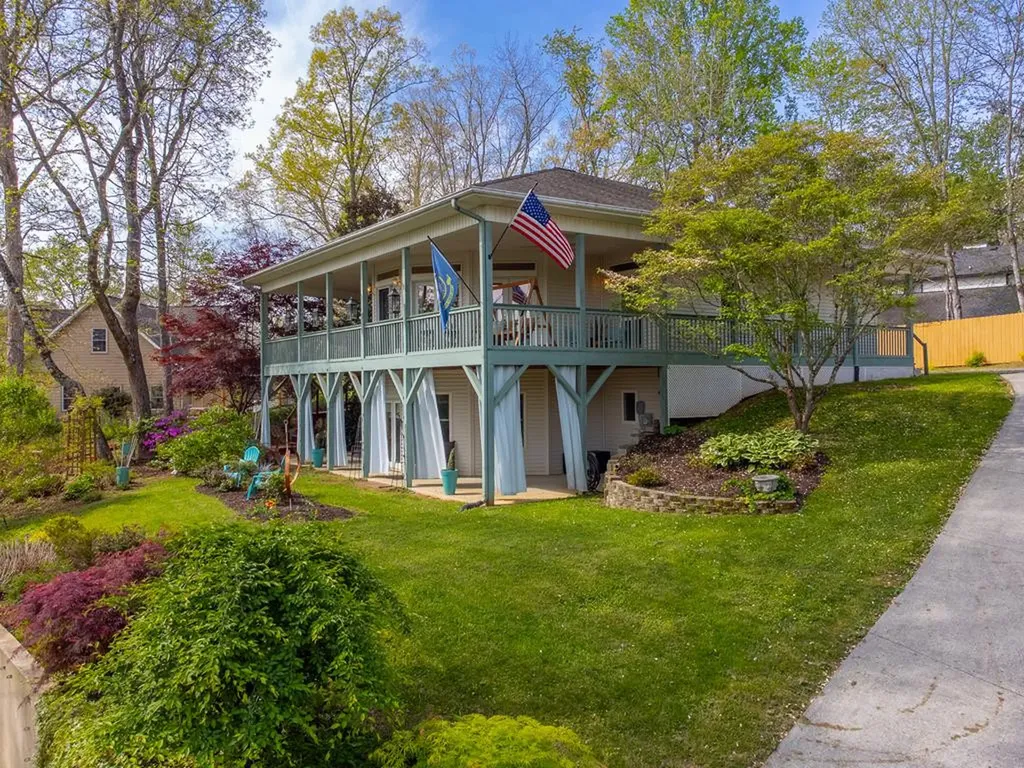 218 Lakeshore Drive Hayesville NC 28904