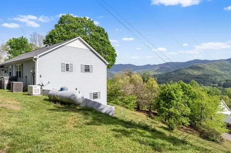 619 Pounding Mill Loop Hayesville NC 28904