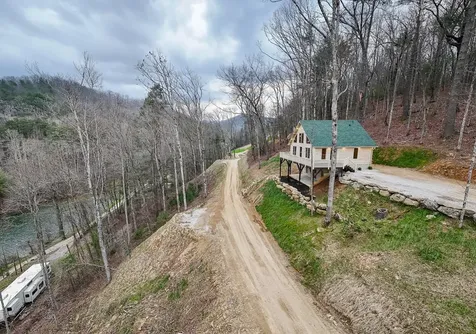 153 Betty Sue Deyton Road Robbinsville NC 28771