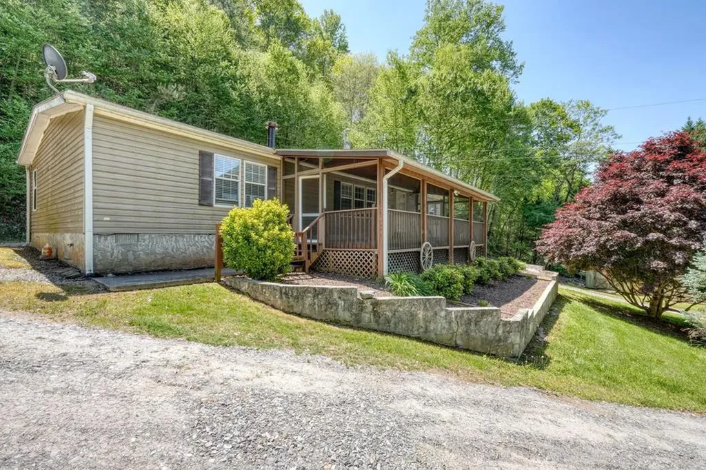 830 Canyon Road Marble NC 28905