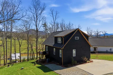 784 Sneaking Creek Hayesville NC 28904