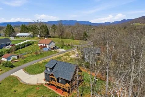 784 Sneaking Creek Hayesville NC 28904