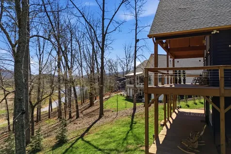 784 Sneaking Creek Hayesville NC 28904