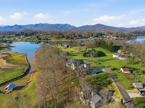784 Sneaking Creek Hayesville NC 28904