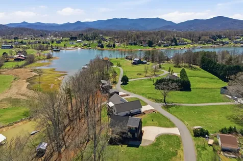 784 Sneaking Creek Hayesville NC 28904