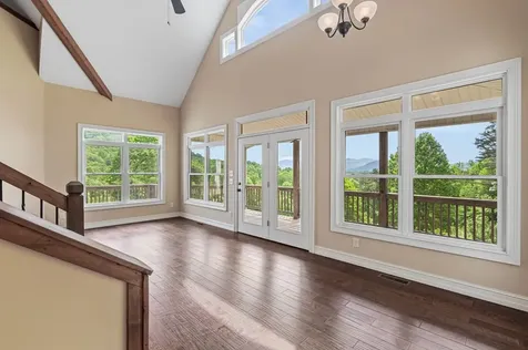105 Sharons Hayesville NC 28904